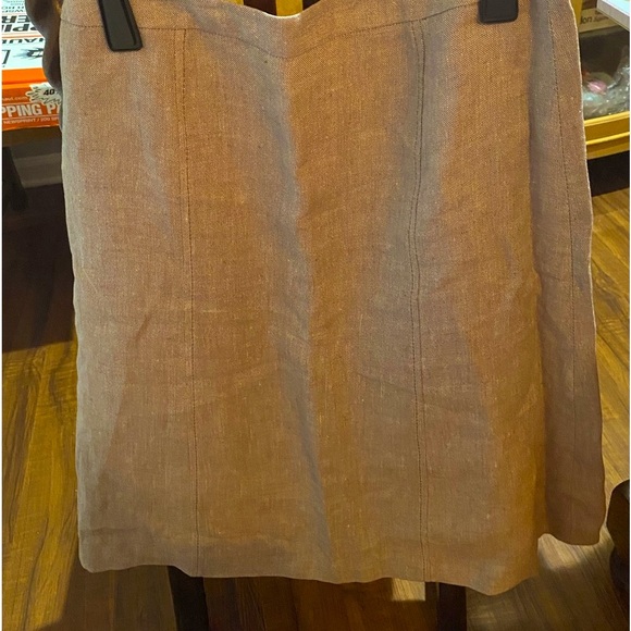 Valentino flax linen size 10 skirt. Made in Italy, top designer. Comes to knee. - Picture 9 of 12